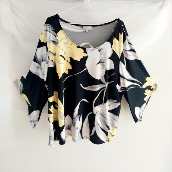 Laura Plus Black Floral Blouse Yellow White Lilies Flutter Sleeve Relaxed Fit Size 3X
