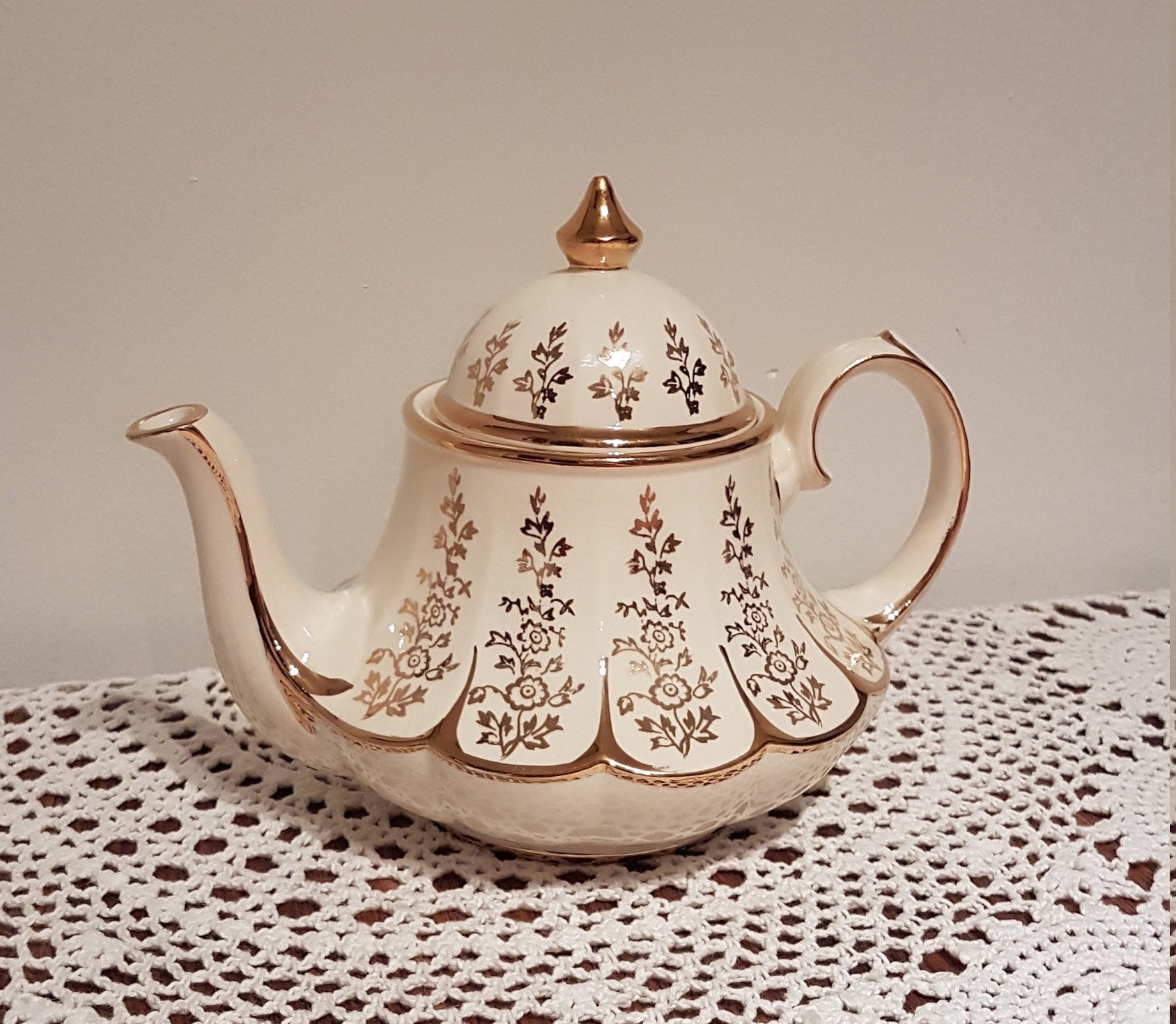 Vintage Sadler Bell Shape Teapot Pattern 3174, Ivory and Gold, Flowers