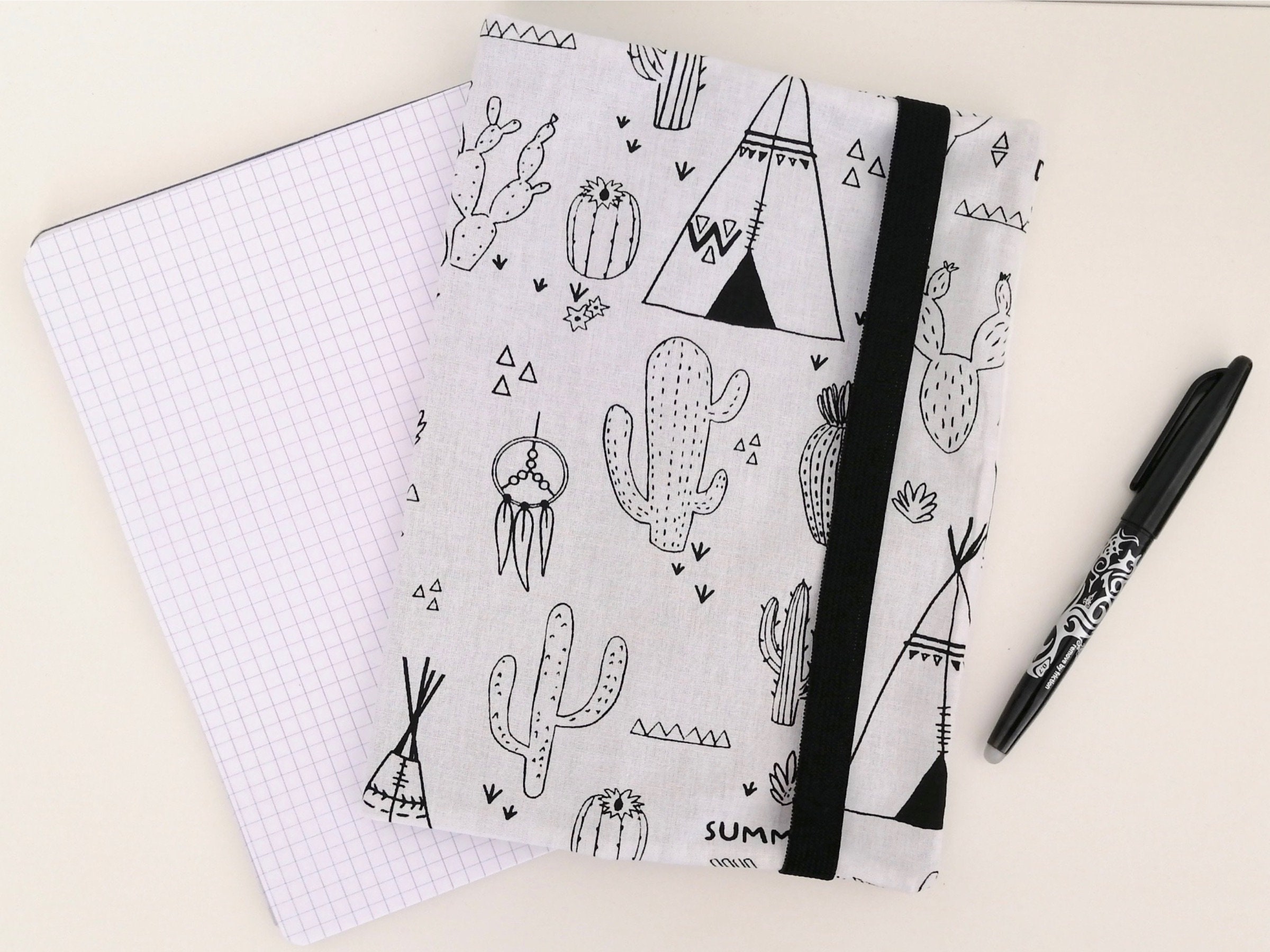 Protège Petit Cahier Coloriable Tipi.