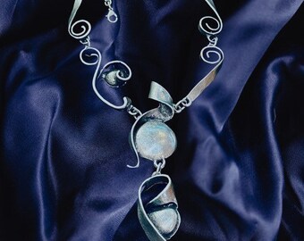 Elegant Marble and Ribbon Royal Silver Necklace