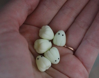 Tiny Ghost, Spooky Gift, Polymer Clay Ghost, Miniature Ghost, Cute Small Gift, Pet Glow in the Dark