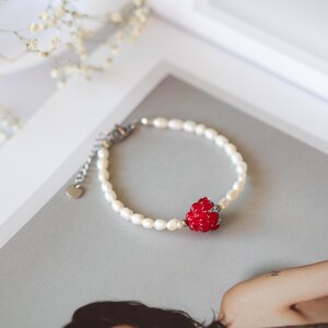 Freshwater Pearl Bracelet with Red Raspberries Lampwork Bead, Beaded Bracelet, Girlfriend Birthday Gift, Raspberries Jewelry, Fruit Bracelet
