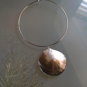 Collier ras du cou en nacre avec pendentif coquillage et grande coquille, fait main, en acier inoxydable, style bord de mer