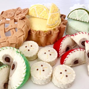 Build Your Own Felt Pie, Play Felt Food, Play Kitchen, Play Bakery, Montessori Learning, Felt Pie Set, Felt Play Food, Child Photo Prop