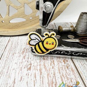 Cartoon Bee Patches - Iron on - Sew On Patches