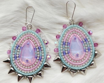 Pendientes de pétalos en tonos pastel cosidos a mano / Cuentas de semillas Miyuki, cristal de ópalo rosa, puntas