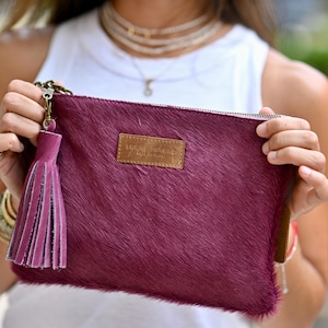 Bolso bandolera de piel de vaca burdeos con borla, estilo bohemio, de piel con pelo.