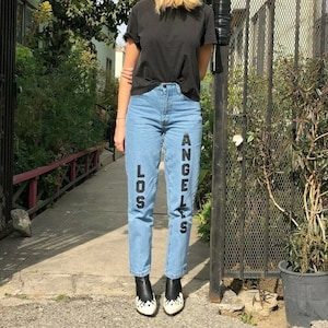 Women&#39;s Relaxed Light Blue Los Angeles Screen-Print Jeans, Size 27