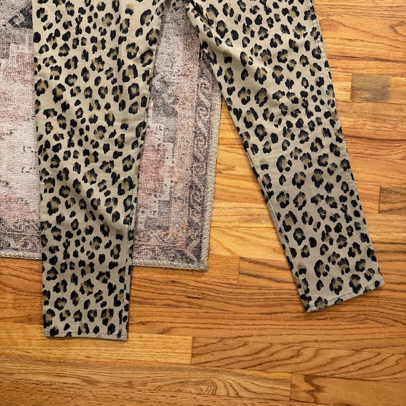 Womens 1980s High Waisted Cheetah Print Jeans, Ma… - image 7