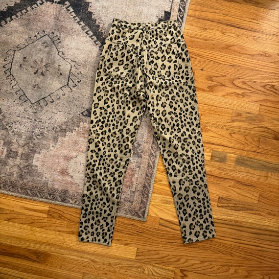 Womens 1980s High Waisted Cheetah Print Jeans, Ma… - image 3