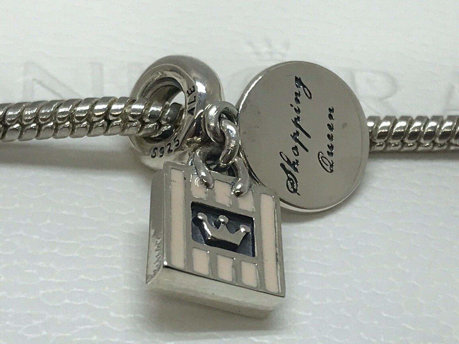 Pandora shopping queen charm discount