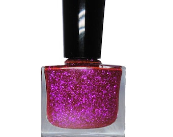 Esmalte de uñas con purpurina magenta: laca vegana rosa intenso