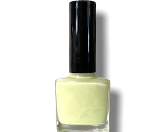 Esmalte de uñas que brilla en la oscuridad: Capa superior con brillo vegano