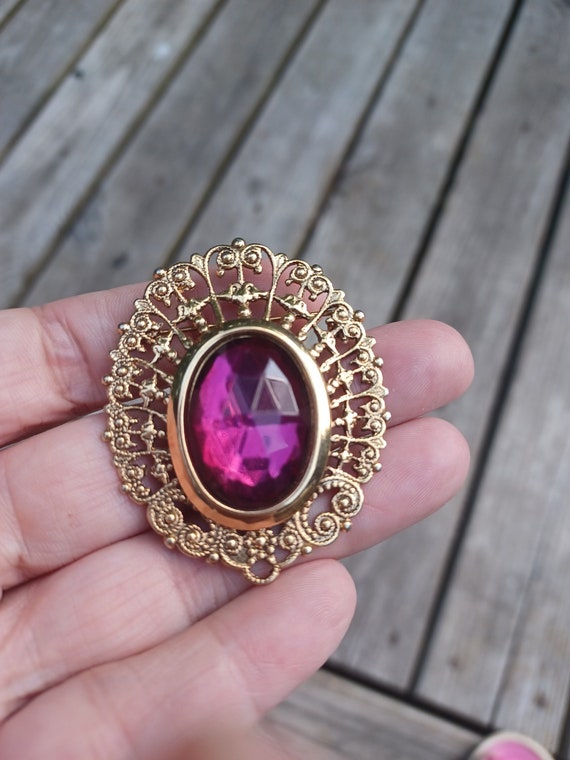 Stunning The Antique Brooch Had A Beautiful Purple Stone In It Moment Art Stunning The Antique Brooch Had A Beautiful Purple Stone In It Moment Art
