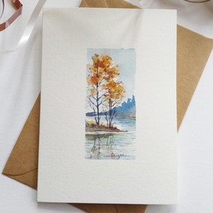 Carte peinte à la main. Carte du lac d'automne. Carte de Thanksgiving. Mini peinture de paysage à l'aquarelle.
