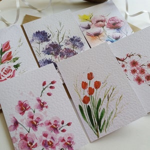 Juego de 6 tarjetas con motivos florales: flores de cerezo, tulipanes, orquídeas rosas, flores de verano, flores violetas silvestres y jardín de rosas. Tarjetas en blanco plegadas