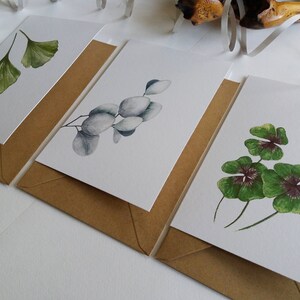 Set van 3 botanische kaarten. Eucalyptus, ginkgo, klavertje vier - gevouwen blanco notitiekaart. Wenskaart. Oorspronkelijk met de hand geschilderd