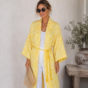 Gul japansk kimono, högkvalitativt siden, Shibori-batik, handsydd, japanskt hantverk för Japanälskare, exklusiv morgonrock bild 1
