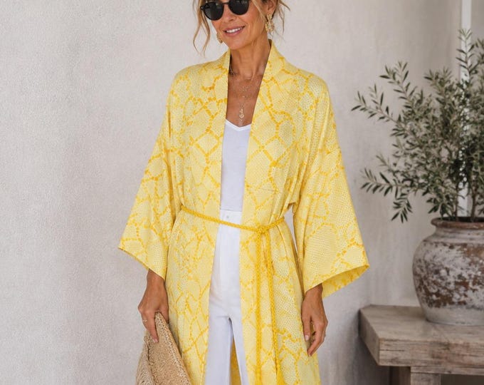High-Class Kimono silk, yellow-white,  Japanese  Handcraft, Shibori Batik, completely handsewn, Wearable Art