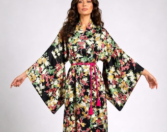Black Japanese Vintage Kimono  with Flower pattern and belt / flawless / dressing gown / Lounge Wear / one size fits all
