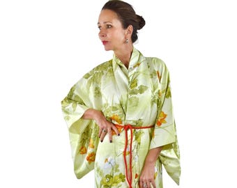 Japanese Silk Kimono Vintage – Green Kimono with Floral Pattern – Easy Care, Handmade, Unique