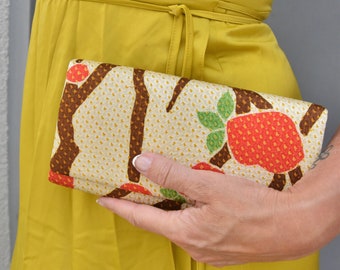 Kimono Clutch and Purse / Cute clutch bag silk / Japanese  / cream red brown strawberry / sustainable fashion  /Etui / Japanese fabric