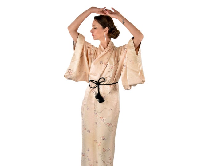 Japanese Vintage Kimono Robe in creme with silk belt / Rinse Silk / cleaned and ready to wear / sexy dressing gown / Lounge Wear