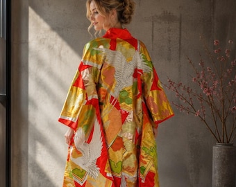 Japanese Wedding Kimono in red with white cranes / Wall Decoration /  Kimono Robe / Damen Kimono / 