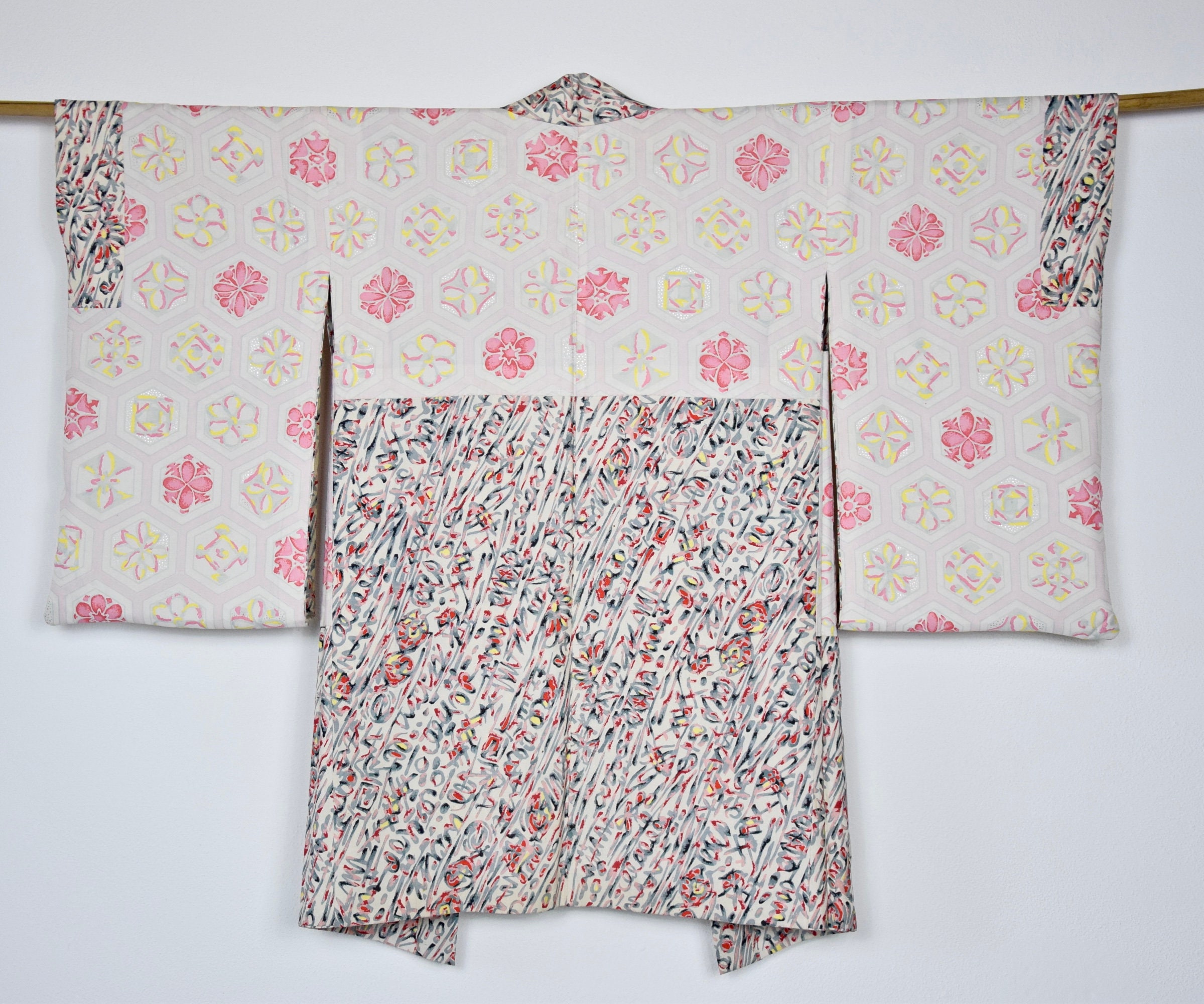 Japanese short Kimono made with Meisen Ikat Technique, silk Haori ...