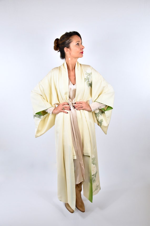 Japanese Vintage Kimono Robe Silk in creme with ha
