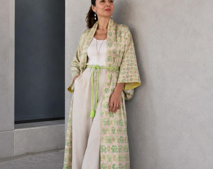 Cleaned Japanese Vintage Kimono Robe in green and beige with silk Obijime belt  / sexy dressing gown / Lounge Wear / including Silk Belt
