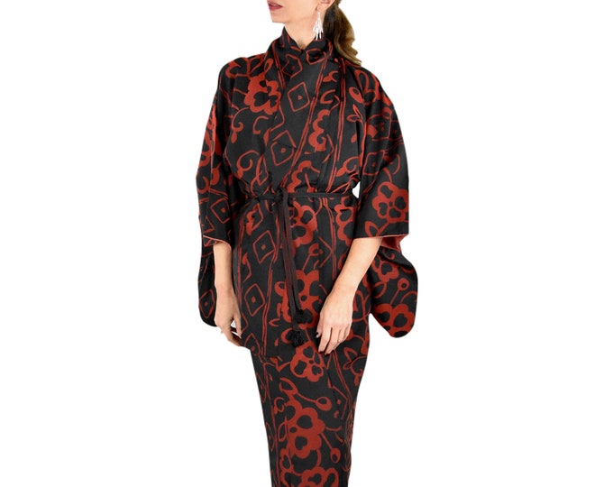 Antique Kimono LOTUS, Japanese Black Red Silk, Japanese Kimono Robe, including Silk cord belt, dressing gown, KimonoMädchen