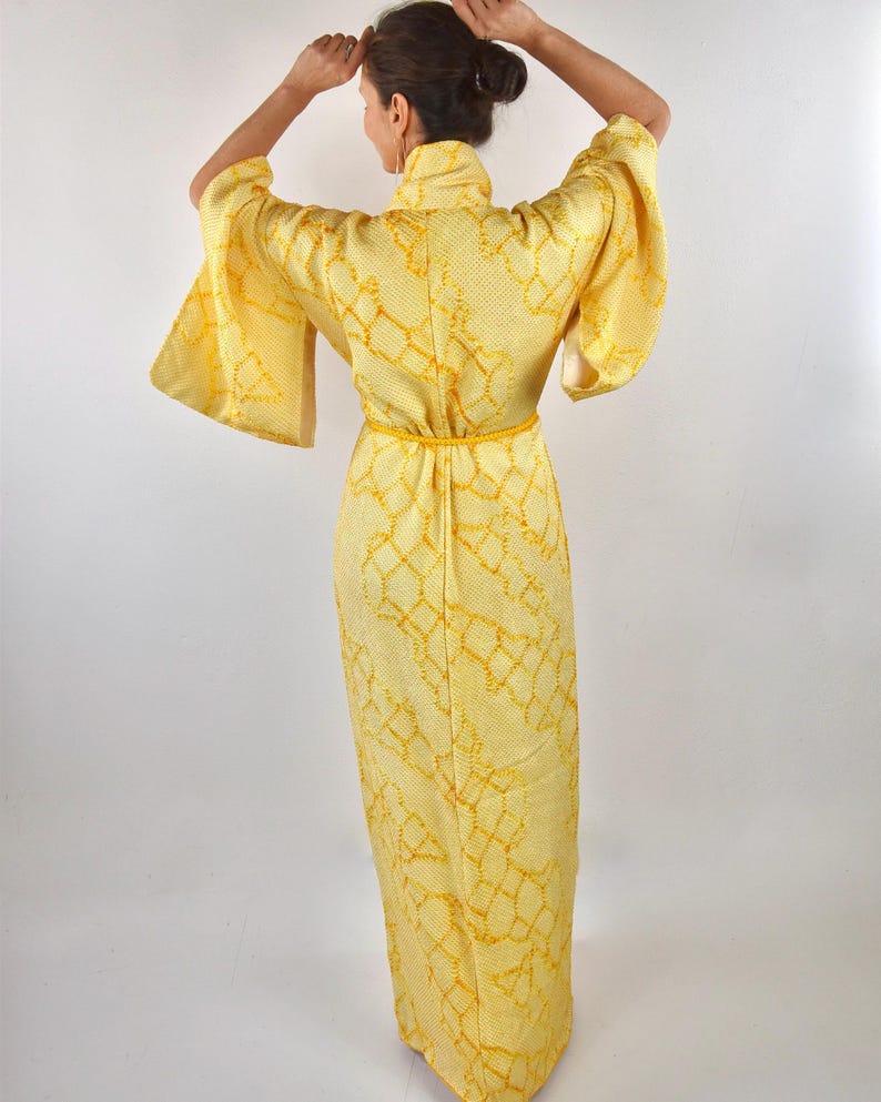 Gul japansk kimono, högkvalitativt siden, Shibori-batik, handsydd, japanskt hantverk för Japanälskare, exklusiv morgonrock bild 7