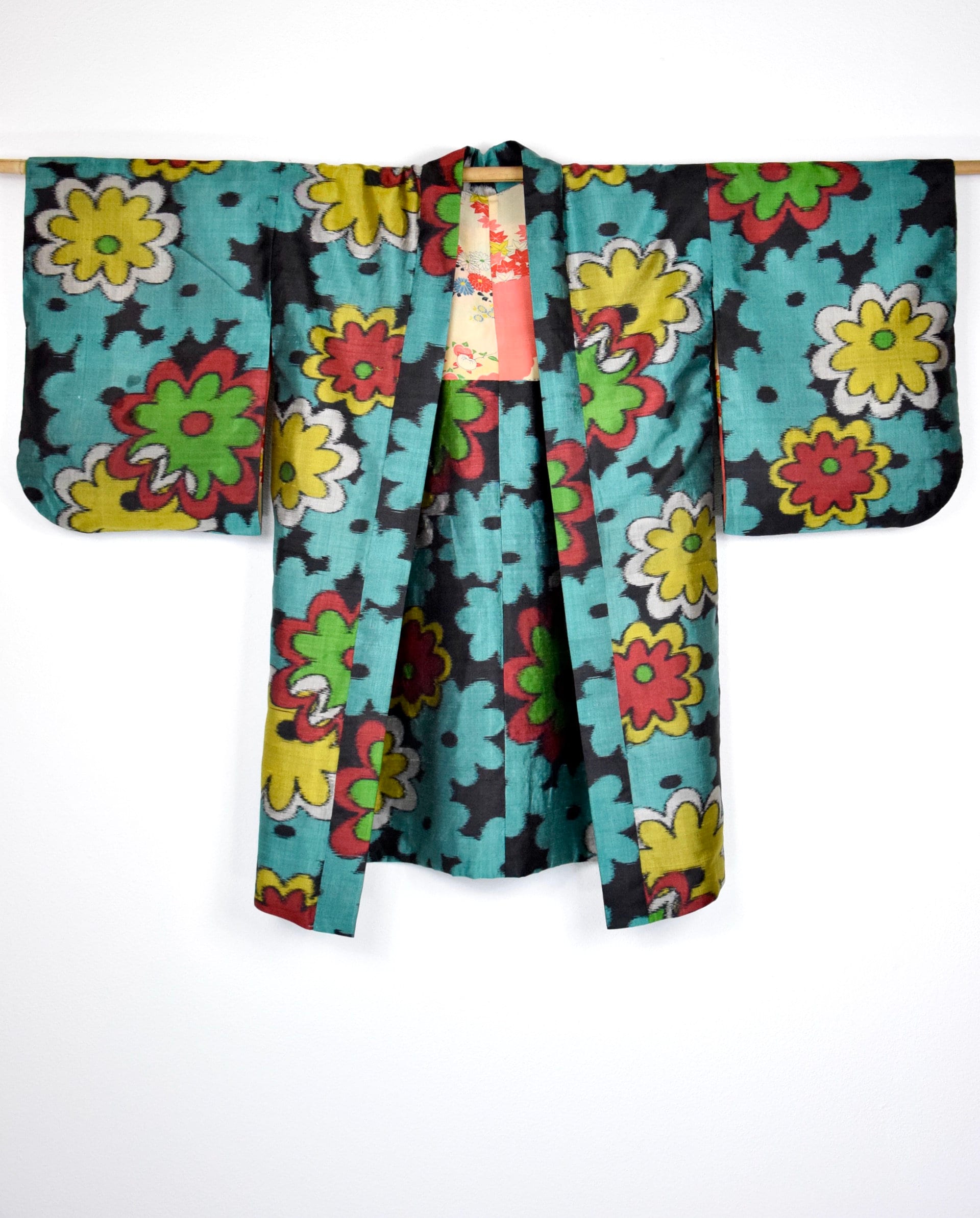 Japanese antique short Kimono made with Meisen Ikat Technique, silk ...