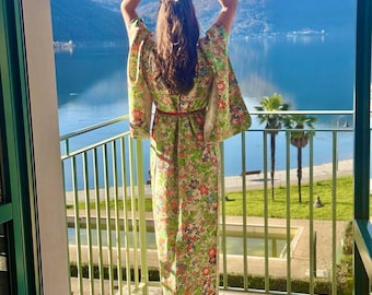 Japanese Vintage Kimono Robe in fresh green with Flower pattern and blue silk belt  / dressing gown / Lounge Wear / including Silk Belt