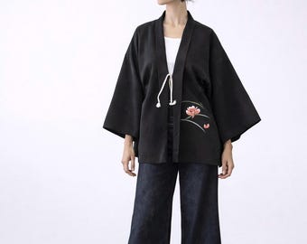 Black Elegant Japanese Kimono Jacket with flower pattern and Haori Himo, Original Japanese Haori, hand-sewn silk, Opera Evening
