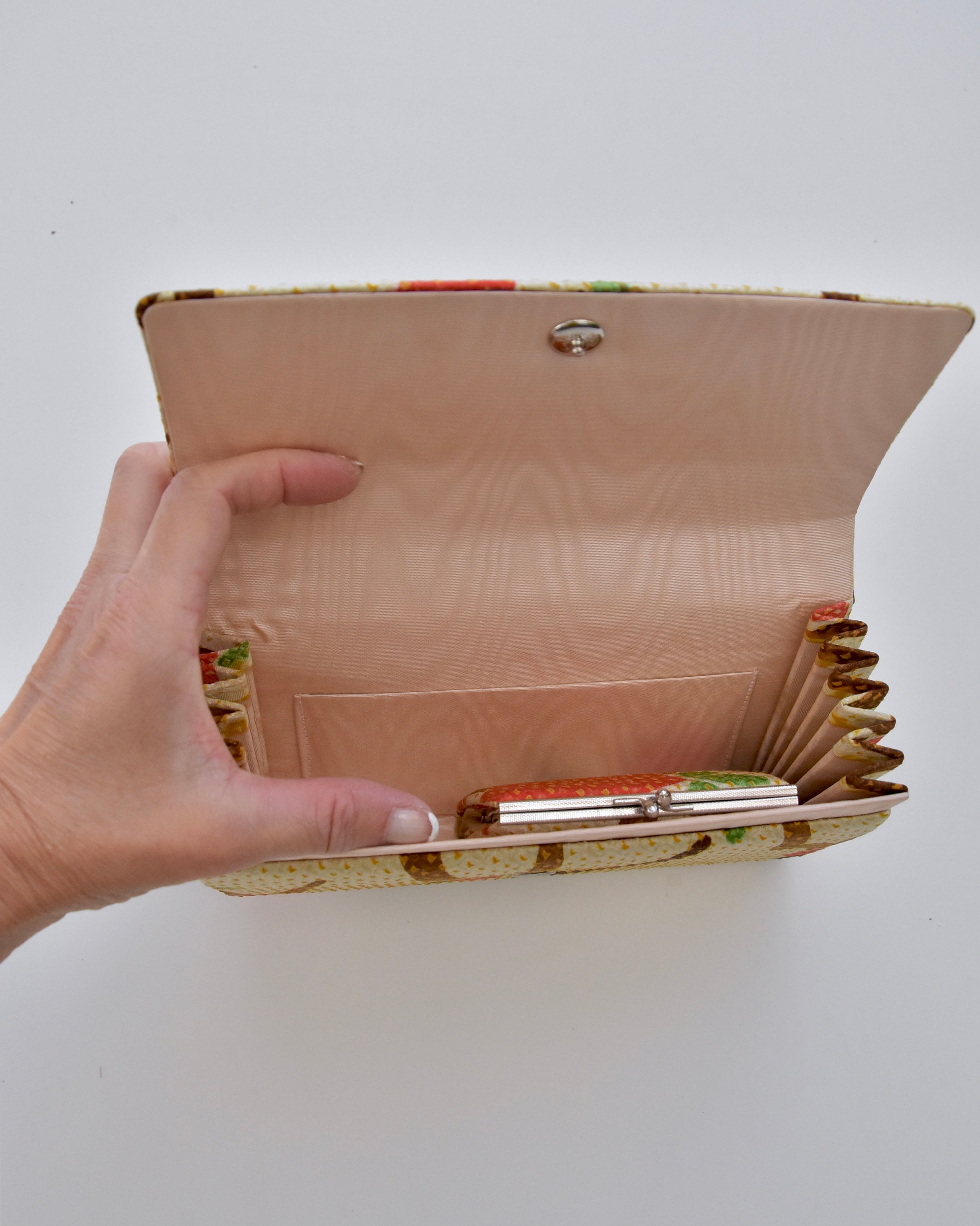 Kimono Clutch and Purse Cute clutch bag silk Japanese cream red brown strawberry sustainable fashion Etui Japanese fabric