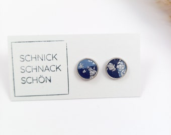 Ohrstecker dunkelblau. Ohrstecker blau. Ohrstecker in Fassung silber. Kleine Ohrstecker. Ohrstecker blau. Schnick Schnack Schön.