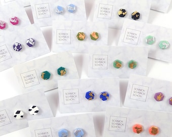 Mini stud earrings hexagon. Small stud earrings color selectable, colorful small mini stud earrings, Schnick Schnack Beautiful. Geometric jewelry.