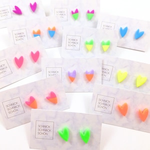 Neon Herz-Ohrstecker. Neon Herz Ohrringe. Ohrstecker Herz Neon. Neon Ohrringe. Neon Schmuck. Geschenk Freundin. Schnick Schnack Schön.