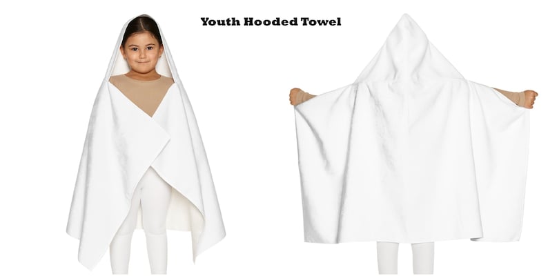Peut inclure: Serviette &agrave; capuche blanche pour jeunes. La serviette est pr&eacute;sent&eacute;e de face et de dos. La vue de face montre une personne portant la serviette avec la capuche relev&eacute;e. La vue arri&egrave;re montre la capuche et la serviette d&eacute;ploy&eacute;e. Le texte "Youth Hooded Towel" est en haut.