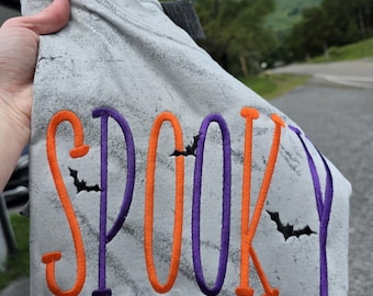 Camiseta bordada de Halloween: Camisa cómoda con colores espeluznantes
