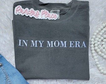 Camiseta bordada con colores cómodos "En mi época de mamá" - Regalo para mamá primeriza