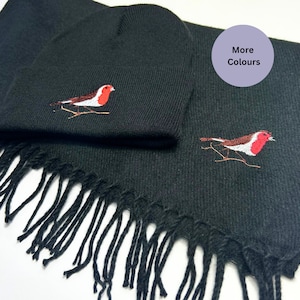 Embroidered Robin Bird Hat and Scarf Set, Matching Winter Set, Unisex embroidered gift ideas for bird lovers. Robin lover gift idea.