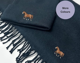 Conjunto de gorro y bufanda con diseño de caballo, accesorios de invierno unisex bordados para jinetes. Ideas de regalo para amantes de los caballos.