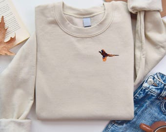 Sudadera con faisán bordado: suéter para amantes de las aves. Atractivo unisex.