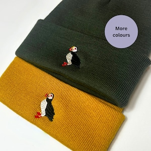 Puffin bestickte Mütze, 14 Farben erhältlich. Warme Wintermütze für Vogelliebhaber. Papageitaucher Geschenkideen. Papageientaucher Hüte. Papagei der Meere