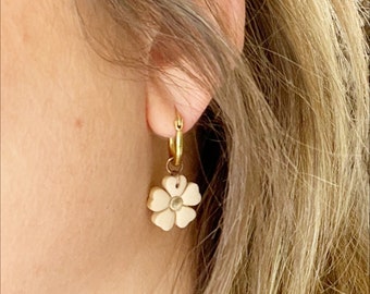 Simple flower huggie hoops delicate gold statement polymer clay earrings hypoallergenic
