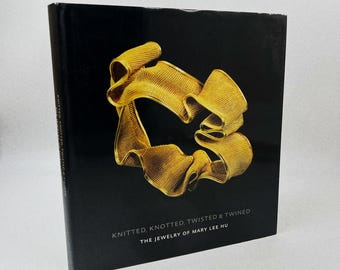 Gestrickt, geknotet, gedreht und geschlungen: Der Schmuck von Mary Lee Hu Erstauflage Signiert Tiffany Und Co Calder