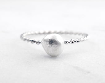 Wabi sabi silver ring - Pure silver bead stacking ring - Unique silver ring - Delicate sterling silver ring - Stackable silver ring